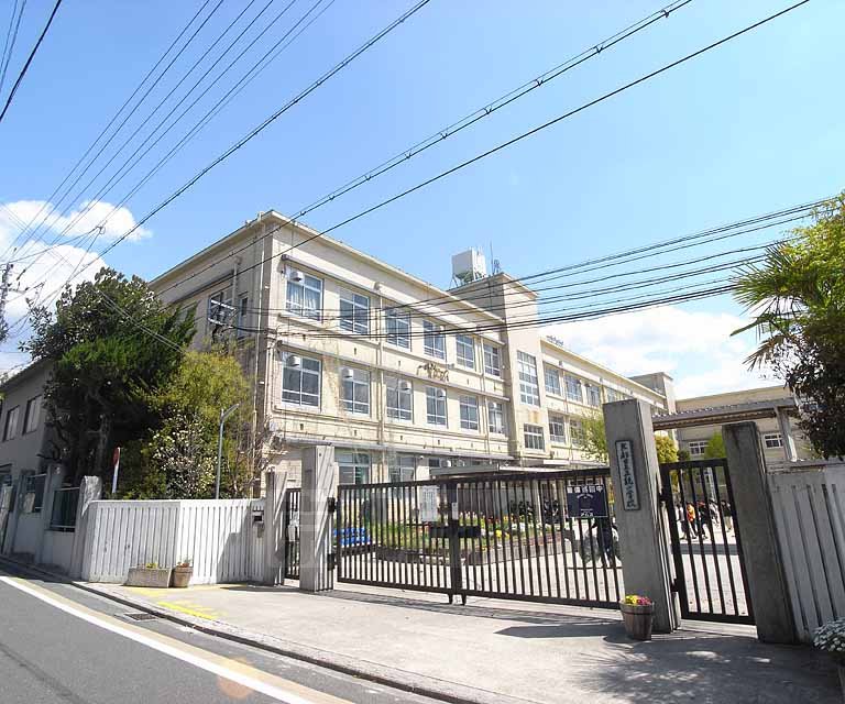 【京都市上京区亀屋町のマンションの小学校】