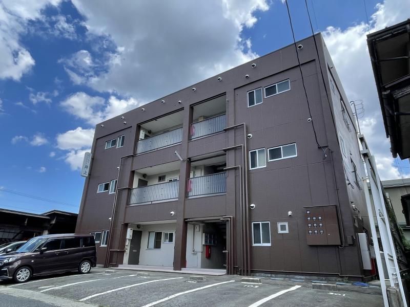 山形市鉄砲町のマンションの建物外観