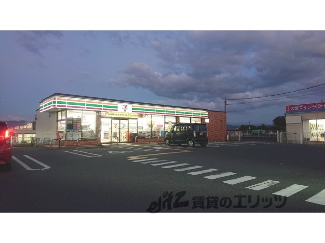 コンビニ　セブンイレブン葛城南花内店（コンビニ）まで650m