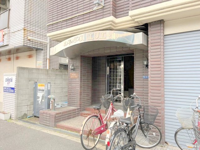 【大阪市東住吉区照ケ丘矢田のマンションのエントランス】