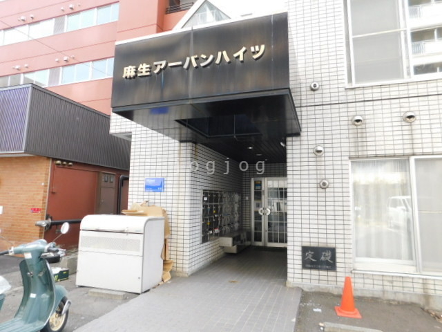 【札幌市北区麻生町のマンションのロビー】