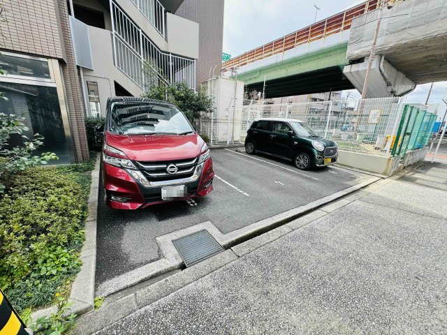 【ラフィーネ喜連の駐車場】