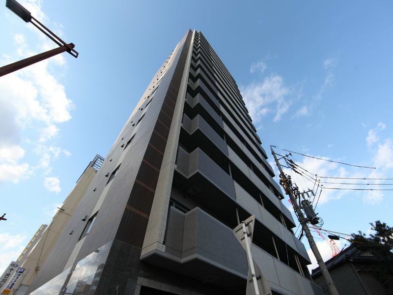 名古屋市千種区内山のマンションの建物外観