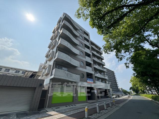 広島市東区牛田新町のマンションの建物外観