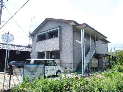 高島市新旭町饗庭のアパートの建物外観