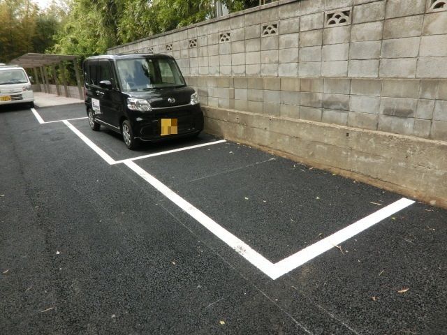 【千葉市緑区土気町のアパートの駐車場】