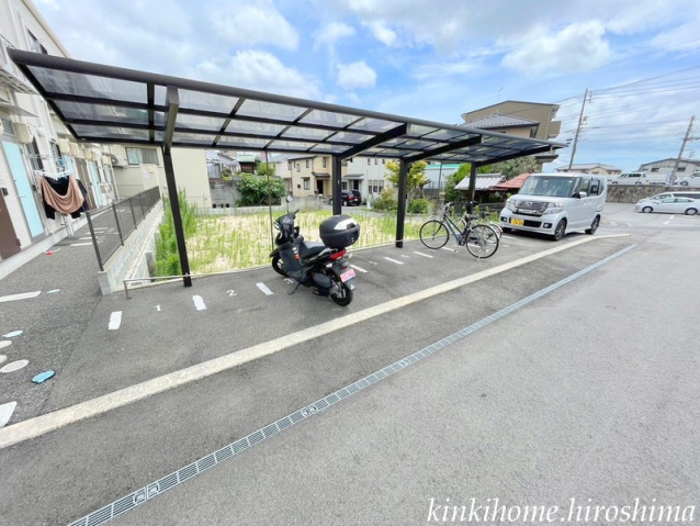 【廿日市市串戸のアパートの駐車場】