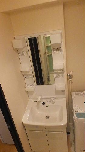 洗面設備　収納棚付き洗面台