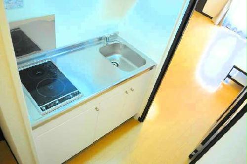 キッチン　便利な2口の電熱コンロ