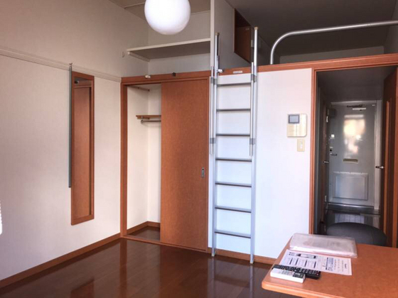 居室・リビング　※別号室の写真です