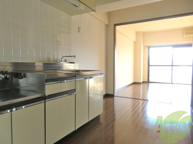 居室・リビング　５帖のダイニングキッチン。ご飯を食べるお部屋ですね。