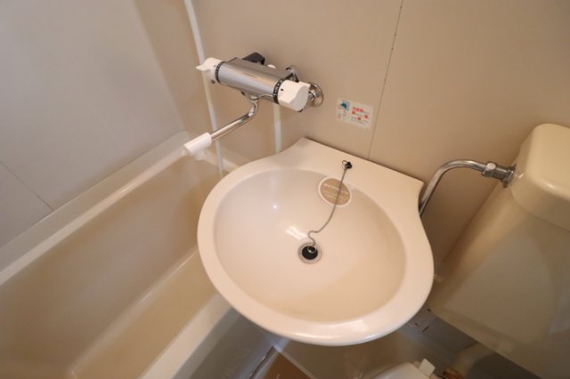 洗面設備　※他号室の写真です