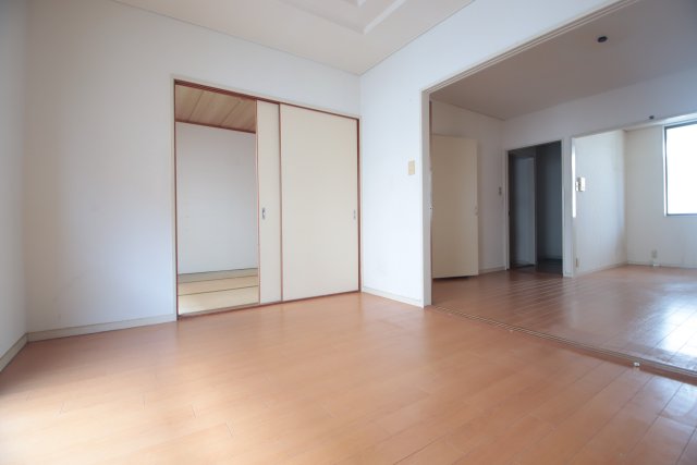 居室・リビング　※修繕前のお写真です。