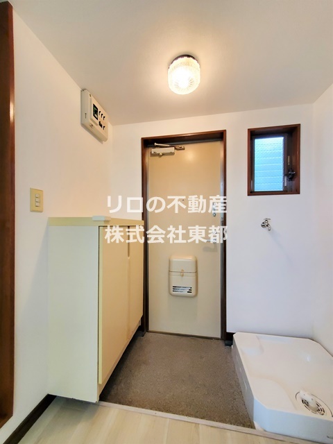 玄関　玄関側からも採光があります♪