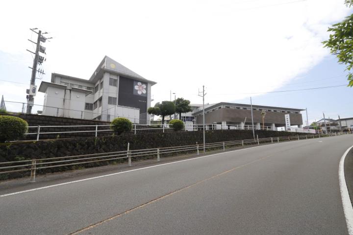 中学校　曽於市立末吉中学校（中学校）まで1097m