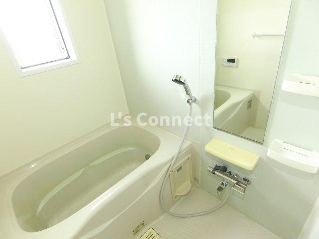 バス・シャワールーム　追焚き、浴室乾燥付きのお風呂。