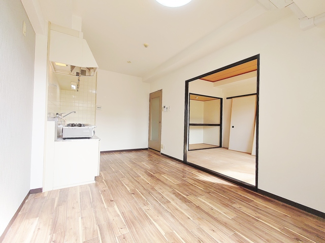 居室・リビング　ナチュラルテーストのフローリング調