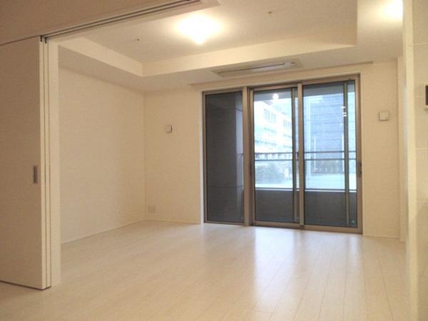 その他　キッチン側から見たリビング（参考：３１６号室）