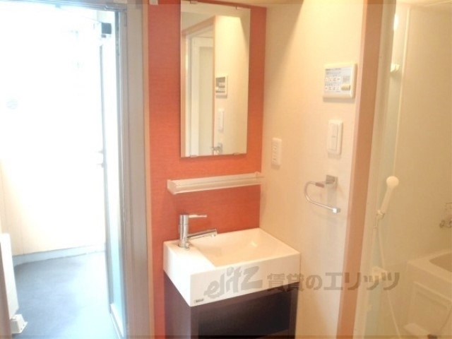 洗面設備　独立洗面台です