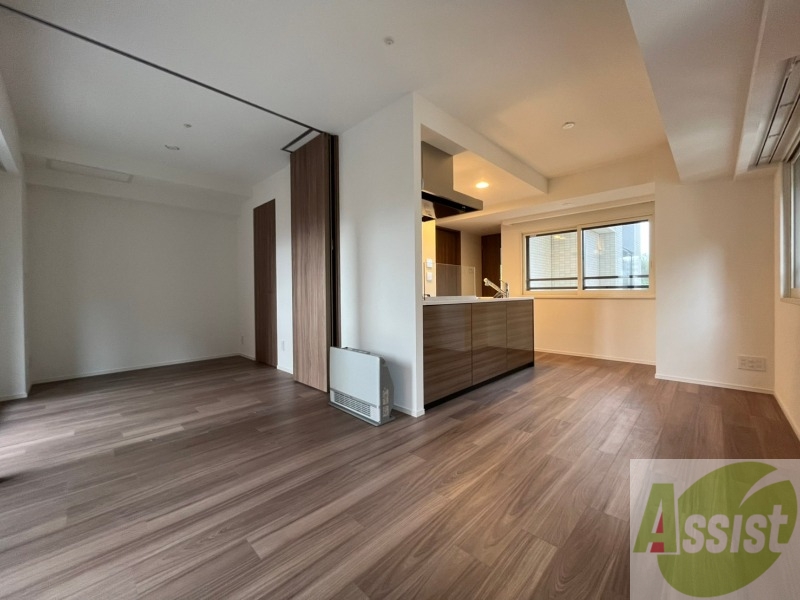 居室・リビング　広くてキレイなお部屋が広がっていて、充実した生活が送れそう。