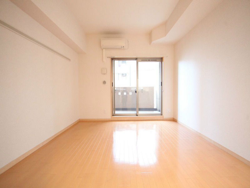 バルコニー　洋室10.2帖　クローゼット付（収納充実してます）