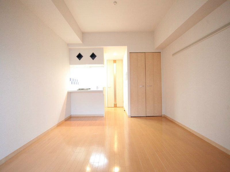 その他　洋室10.2帖　クローゼット付（収納充実してます）