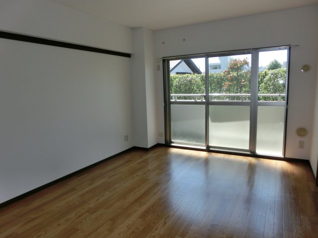 居室・リビング　間取り反転。別号室の写真です。現況優先