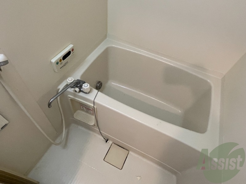 バス・シャワールーム　追い焚き機能が付いているのでいつでも温かいお風呂に入れますよ