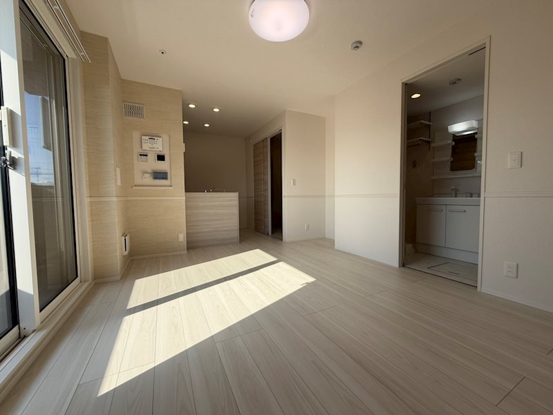 居室・リビング　白基調の明るいリビング