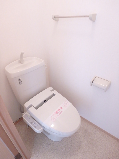 トイレ　洗浄機能付き暖房便座あり
