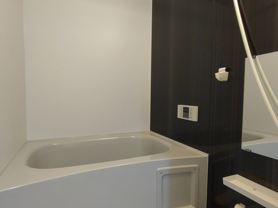 バス・シャワールーム　追い焚き機能付きのお風呂です♪