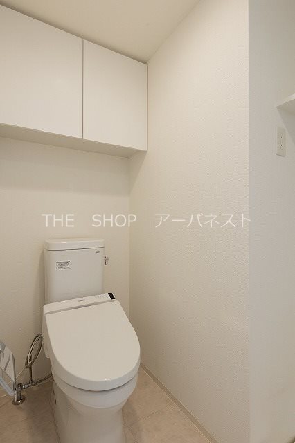 トイレ　ウォシュレット・上部棚付き