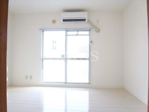 居室・リビング　同物件別部屋です。