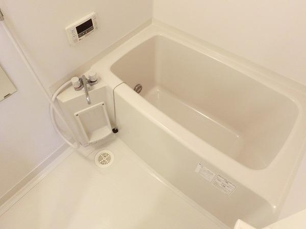 バス・シャワールーム　浴室乾燥機、追い焚き機能付きバス！