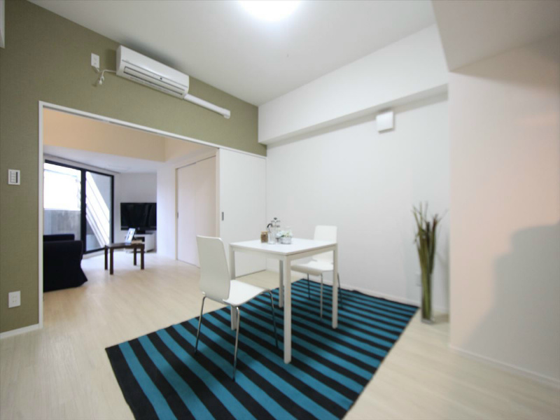 居室・リビング　ＬＤＫ13.5帖　洋室7.1帖　南面バルコニー