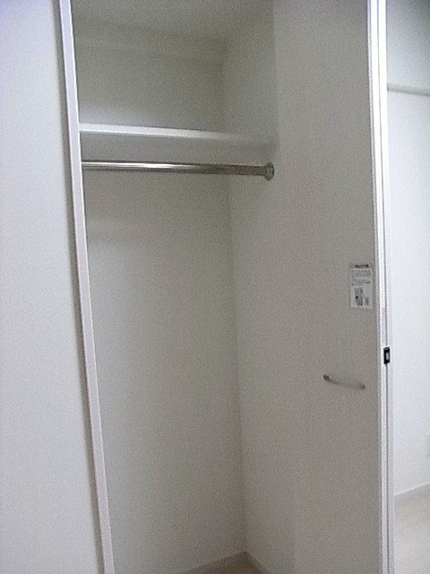 収納　ハンガーパイプ付きのクローゼット