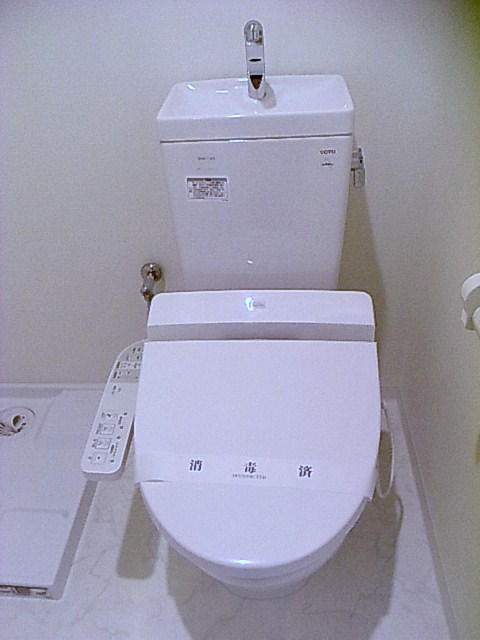 トイレ　温水洗浄便座
