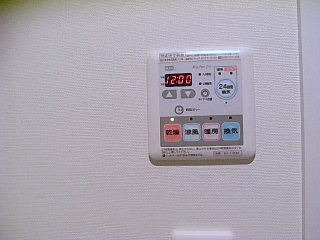 その他設備　雨の日のお洗濯に便利な「浴室換気乾燥機」です。