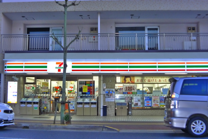 コンビニ　セブンイレブン（コンビニ）まで600m