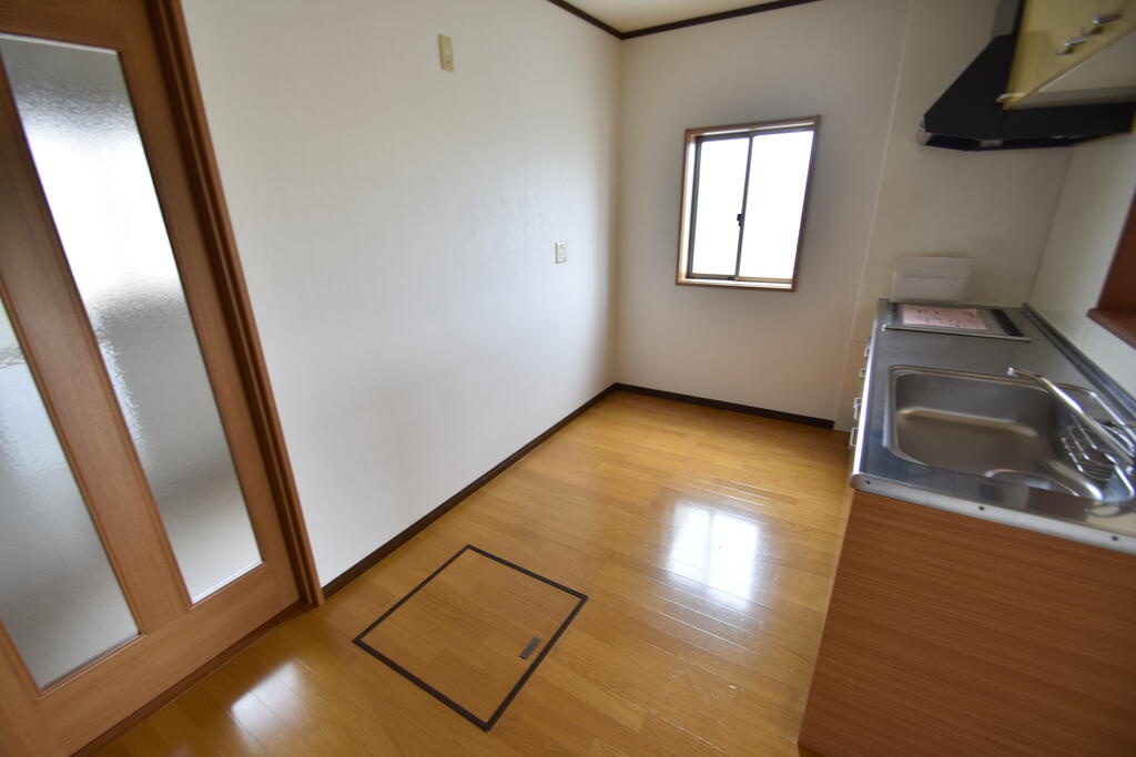 セキュリティ　キッチン床下収納付いています。