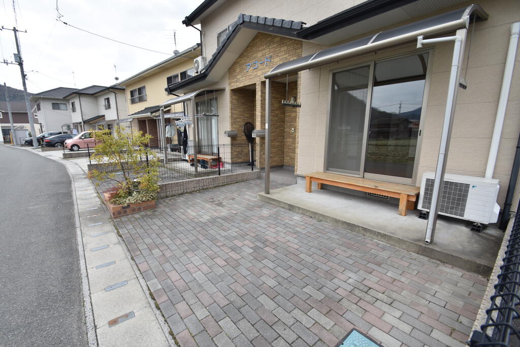 庭　テラス付いています。