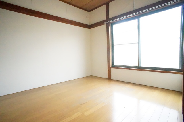 居室・リビング　明るい雰囲気で暮らしやすい！優しい質感の室内がオススメ☆