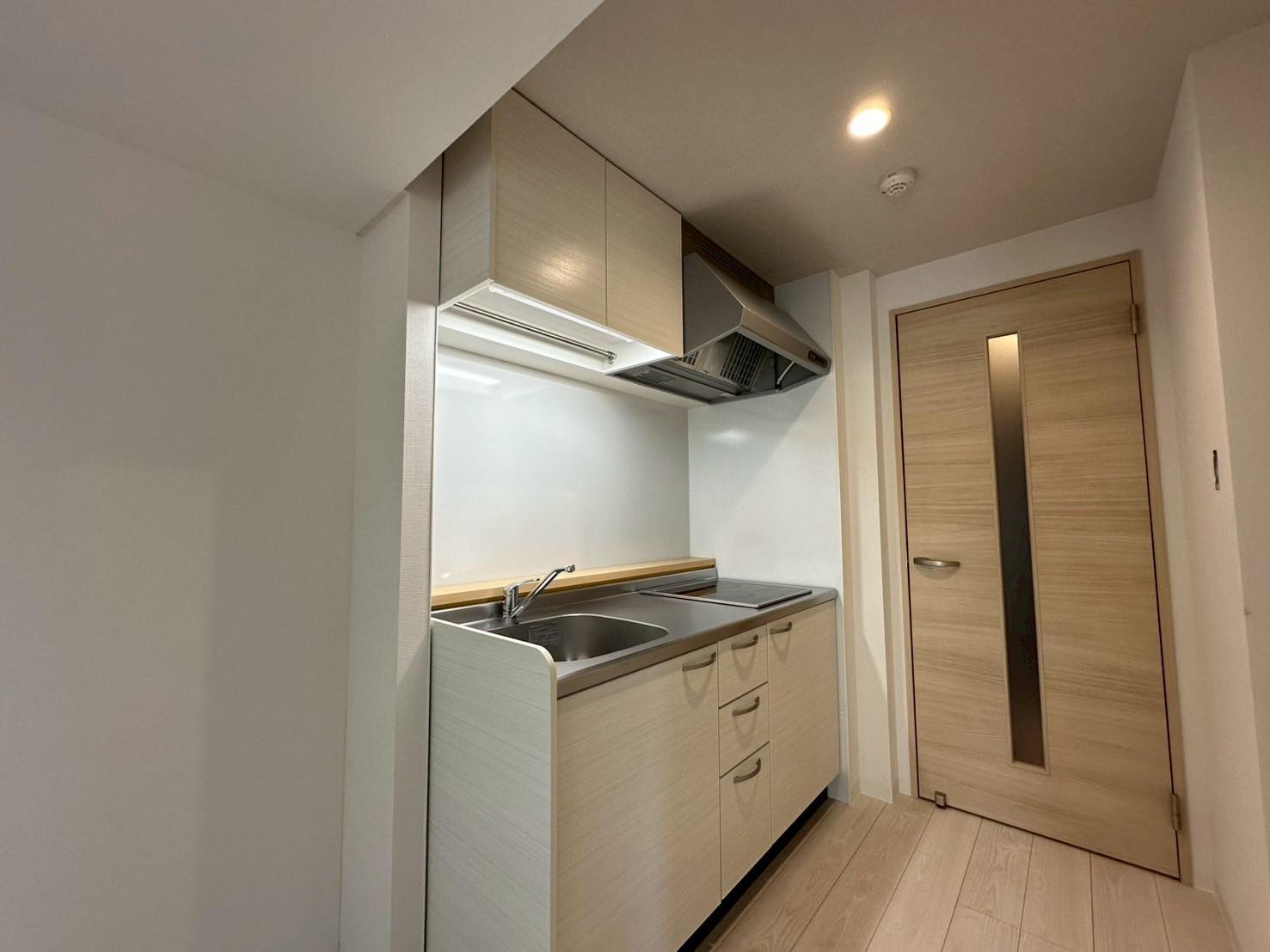 キッチン　IHコンロ付きのシステムキッチン(反転タイプ)