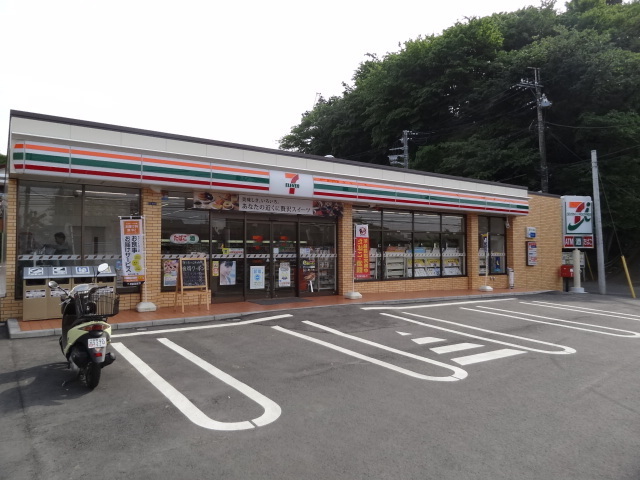 コンビニ　セブンイレブン（コンビニ）まで320m