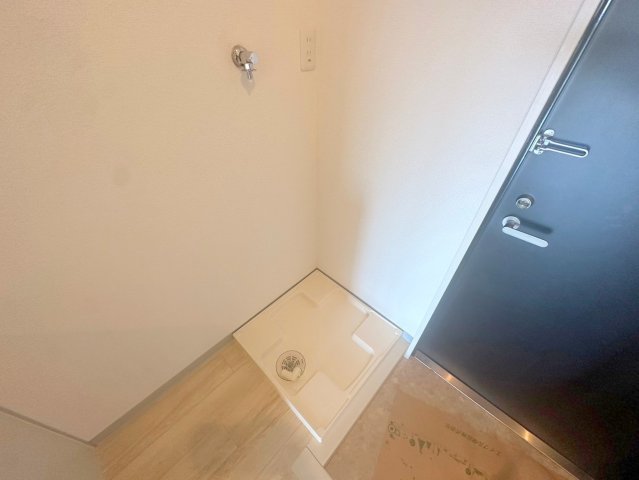 その他設備　嬉しい室内洗濯機置場。これで洗濯機も長持ちしますね。