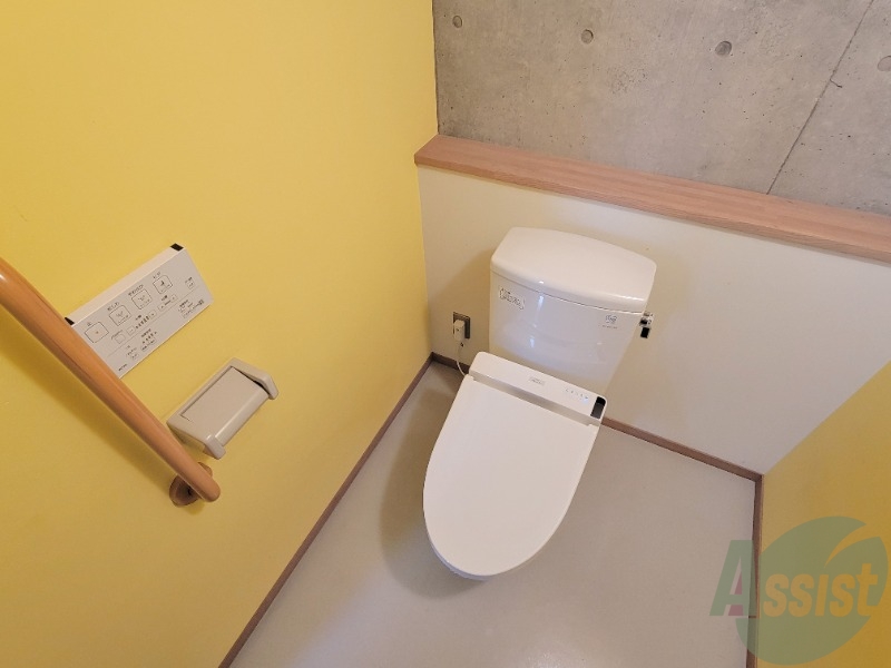 トイレ　お手洗いも広さ、手すりなど気が利いております。