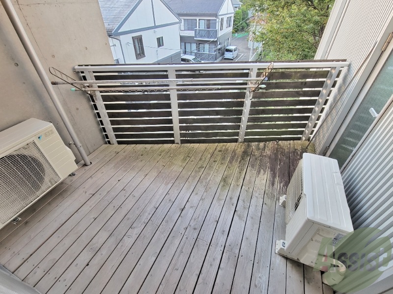 バルコニー　バルコニーは広さがありますので何かできそうです、、