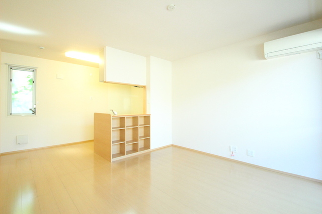 居室・リビング　１０２号室　ＬＤＫ