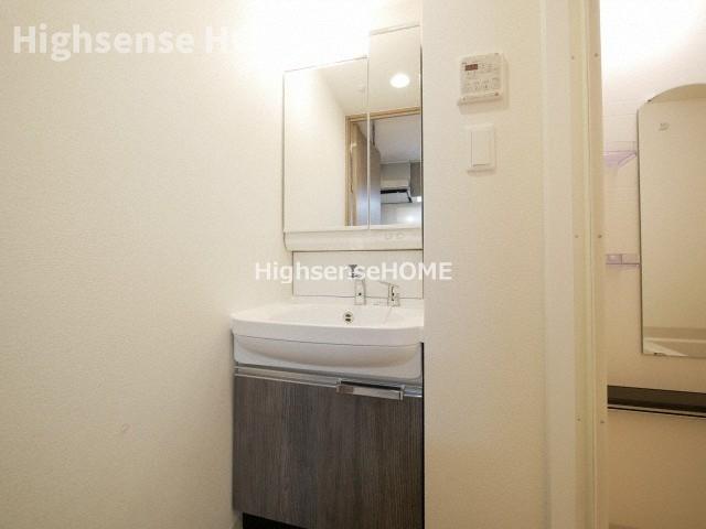 洗面設備　脱衣スペースもあります