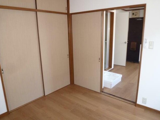 居室・リビング　三面採光で明るい室内☆